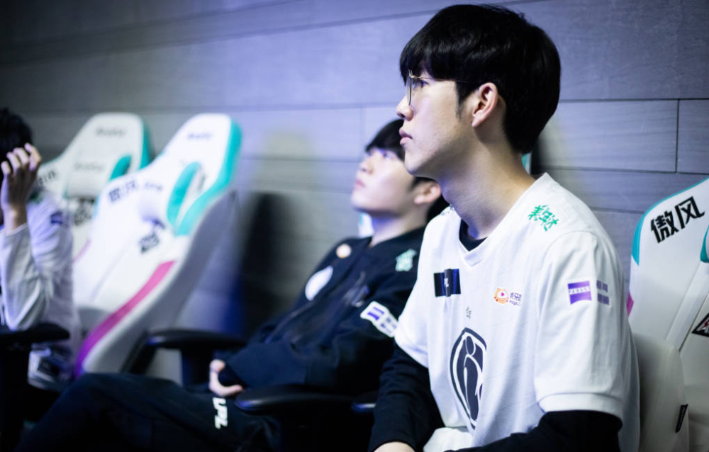 相较之下 相较之下