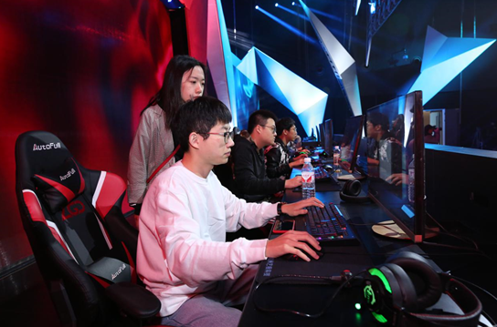 续着他在巴 续着他在巴