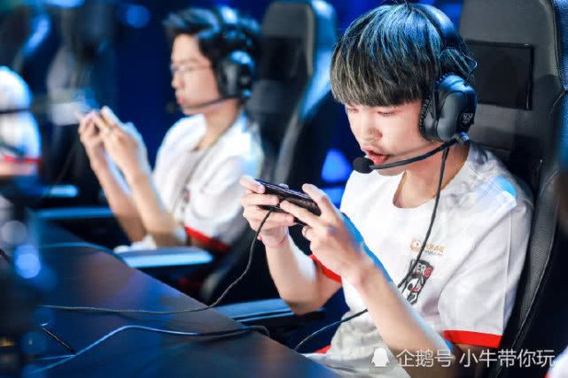 位强劲的中 位强劲的中